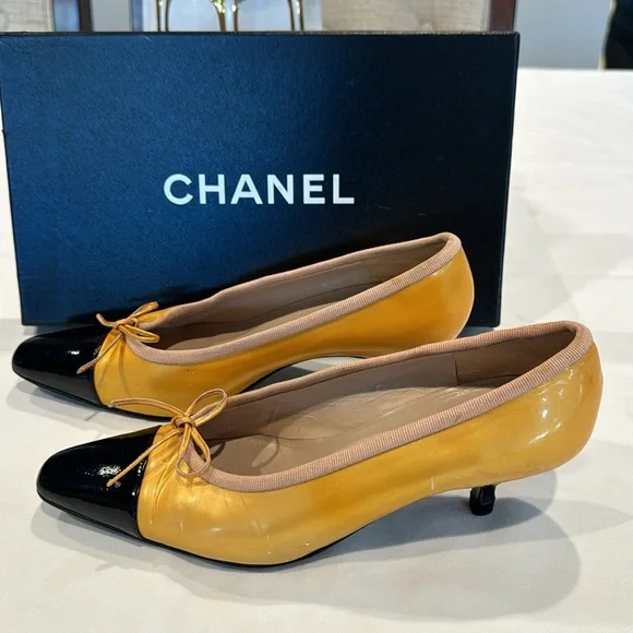 Authentic CHANEL shoes with box - Picture 2 of 10
